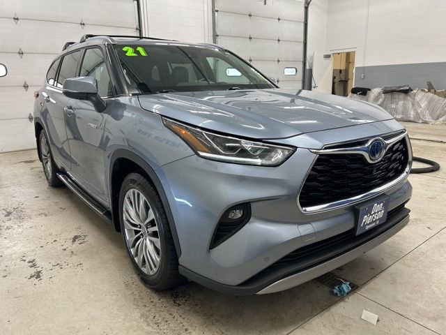 Used 2021 Toyota Highlander Platinum image 3