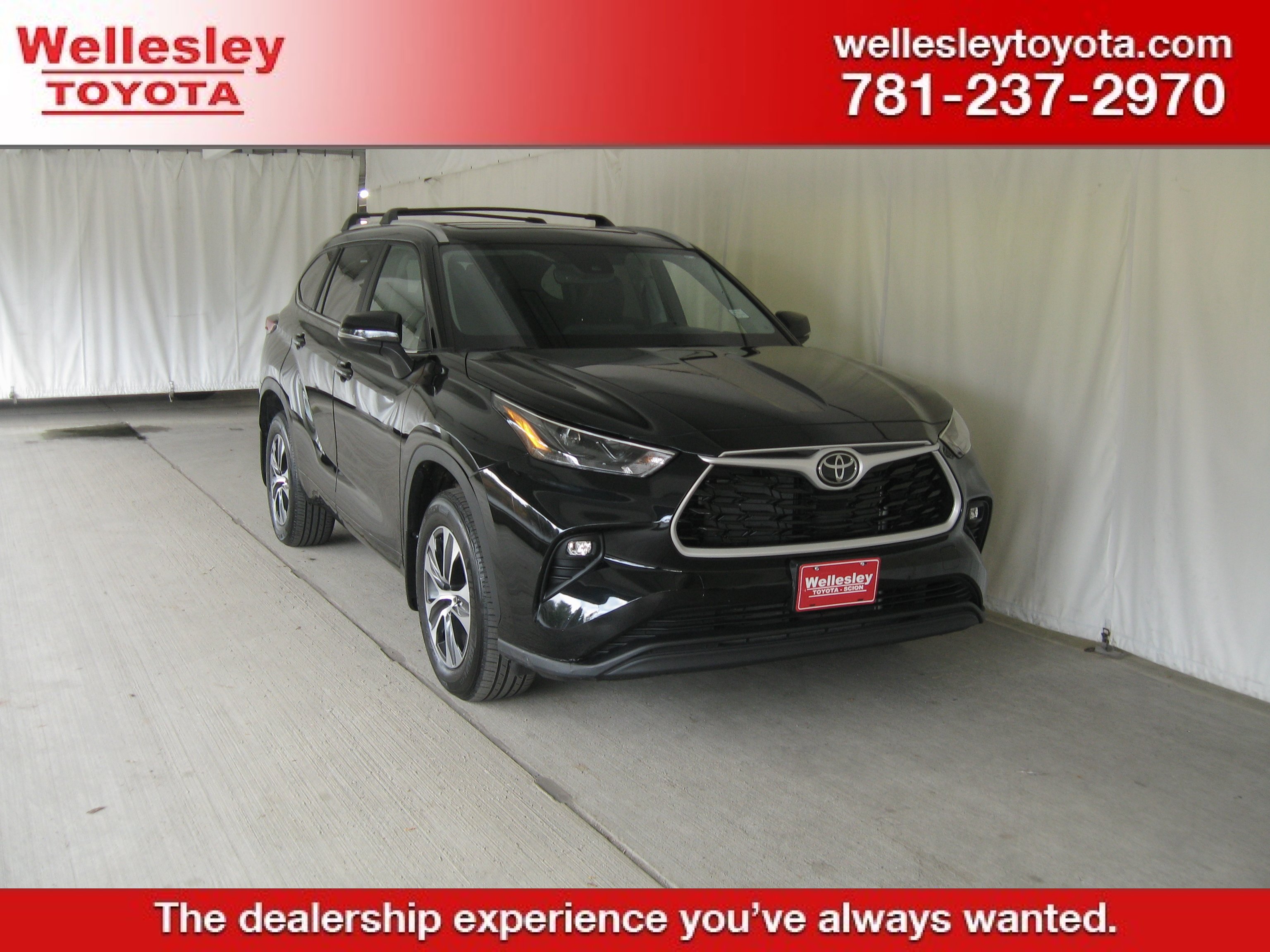 Used 2023 Toyota Highlander XLE image 1