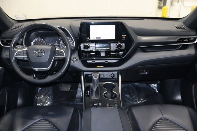Used 2023 Toyota Highlander XSE image 31