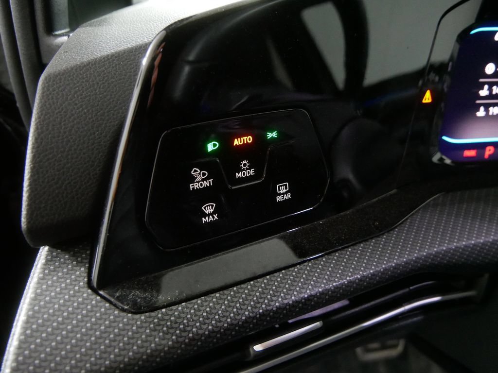 Used 2024 Volkswagen Golf R AWD/4WD image 16