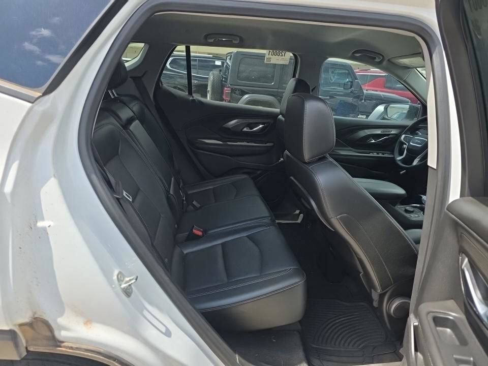 Used 2023 GMC Terrain SLT w/ Tech Package FWD image 9