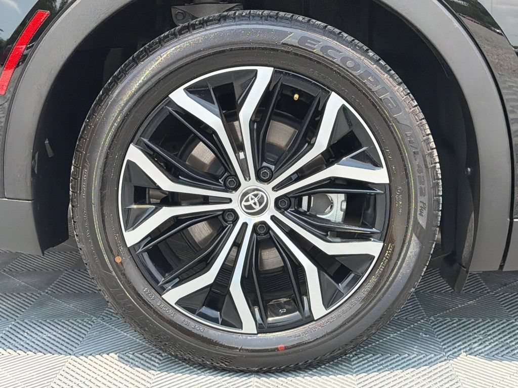 Used 2025 Toyota Crown AWD/4WD image 20