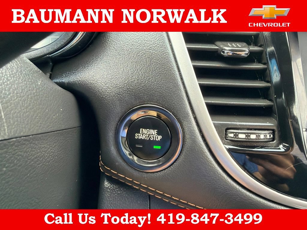 Used 2022 Chevrolet Trax LT w/ LT Convenience Package FWD image 29