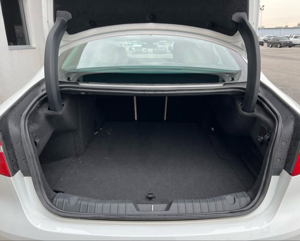 Used 2019 Jaguar XF Premium image 27