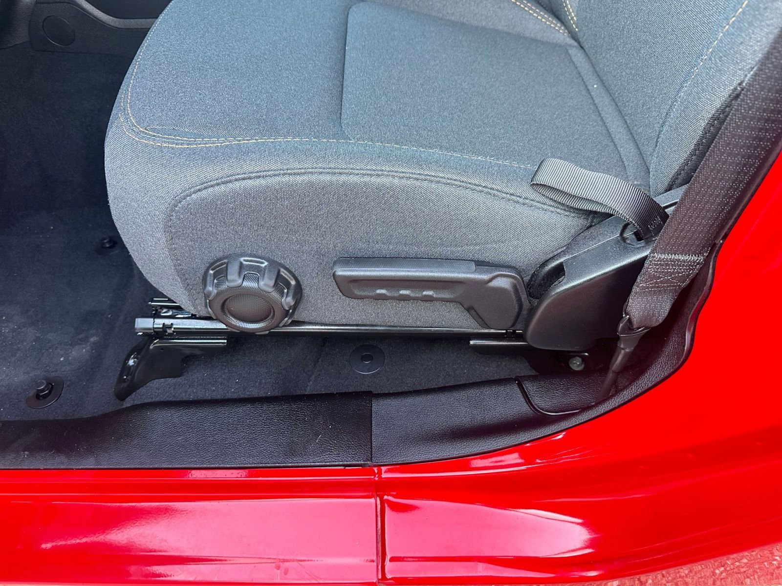 Used 2025 Jeep Wrangler Sport S image 23