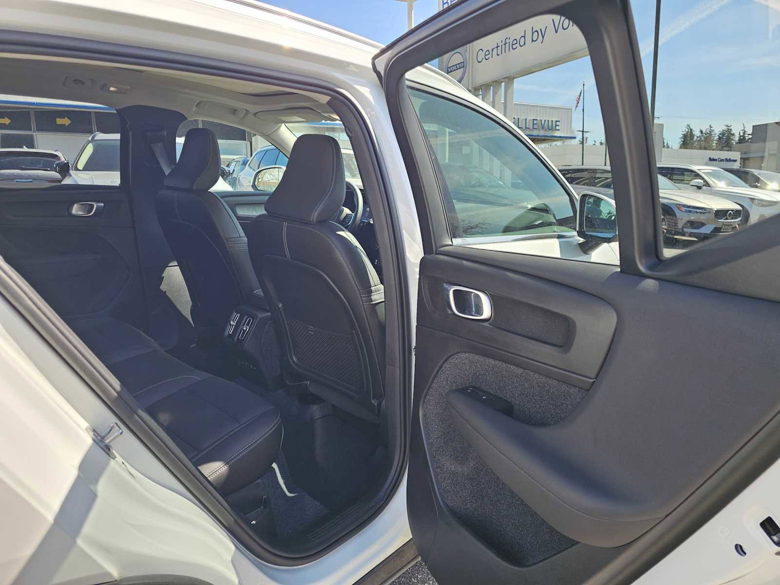 Used 2025 Volvo XC40 B5 Core w/ Protection Package Premier AWD/4WD image 12