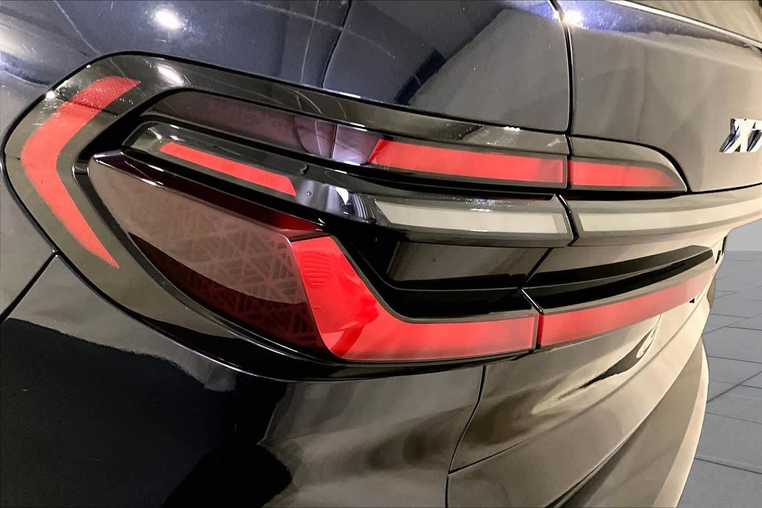 Certified 2025 BMW X7 M60i AWD/4WD image 27