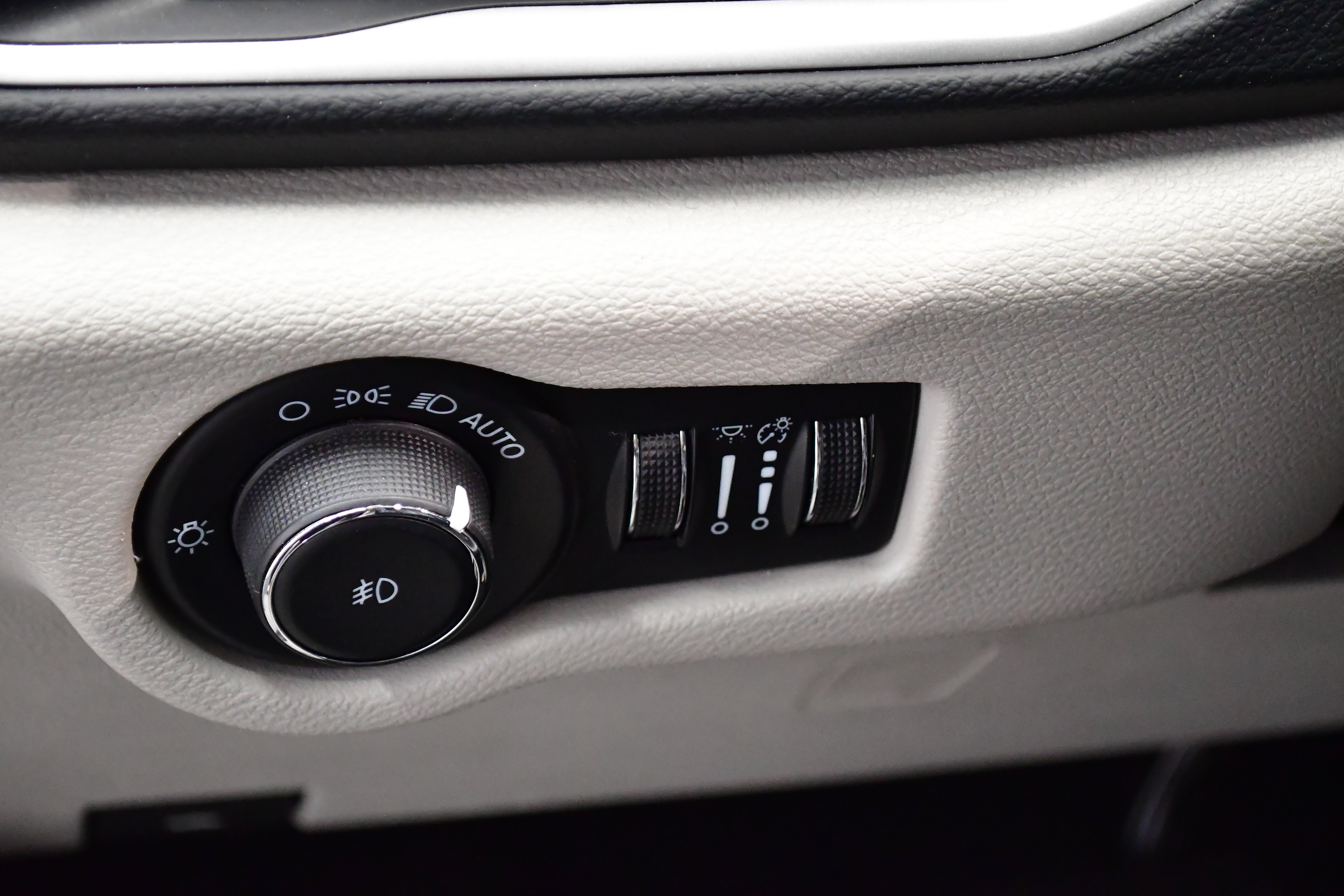 Used 2023 Chrysler Pacifica Touring-L FWD image 16