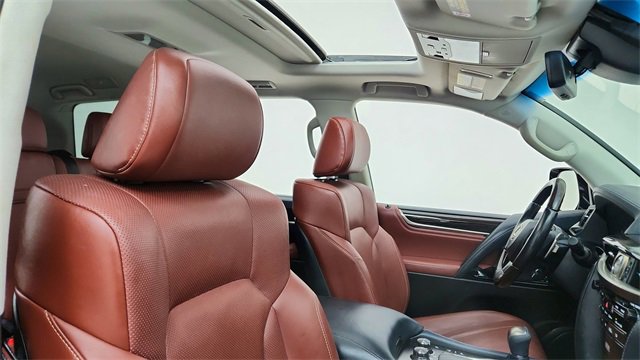 Used 2021 Lexus LX 570 4WD w/ 3rd Row & Luxury Pkg image 21