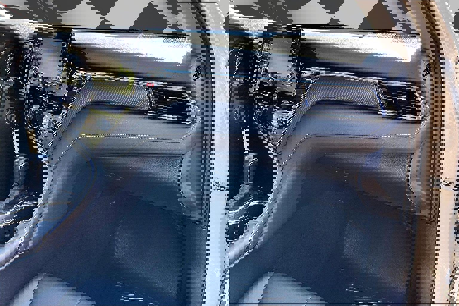 Used 2023 Toyota Camry SE image 16