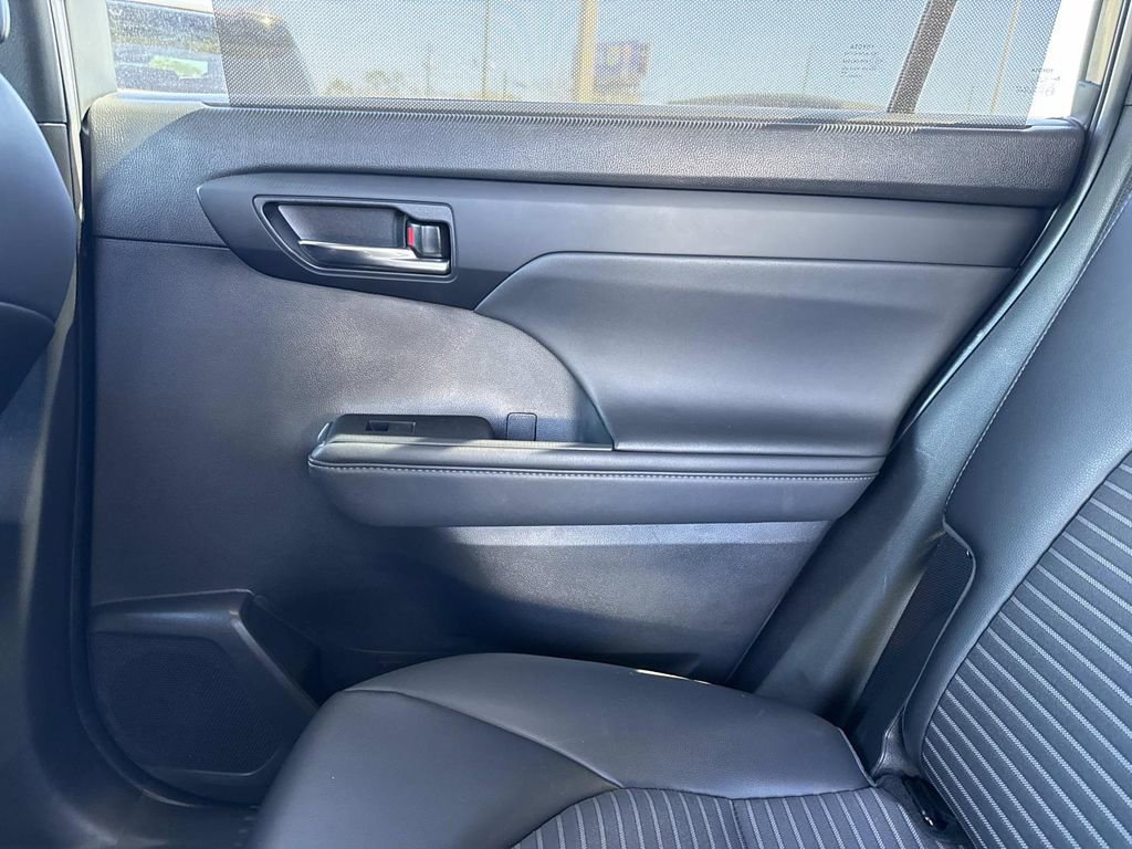 Used 2022 Toyota Highlander XSE image 17