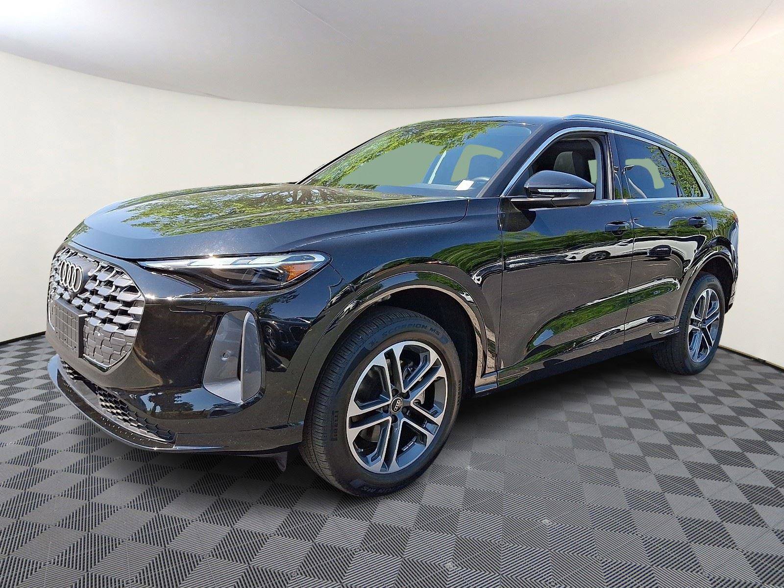 Used 2025 Audi Q5 Premium w/ Convenience Package AWD/4WD image 3