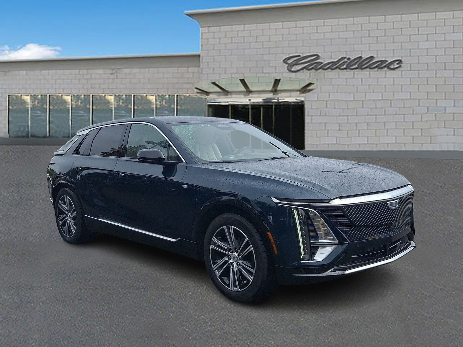 Certified 2024 Cadillac Lyriq Luxury AWD/4WD image 3