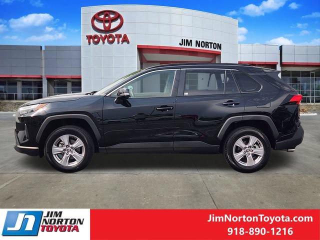 Used 2025 Toyota RAV4 XLE AWD/4WD image 4
