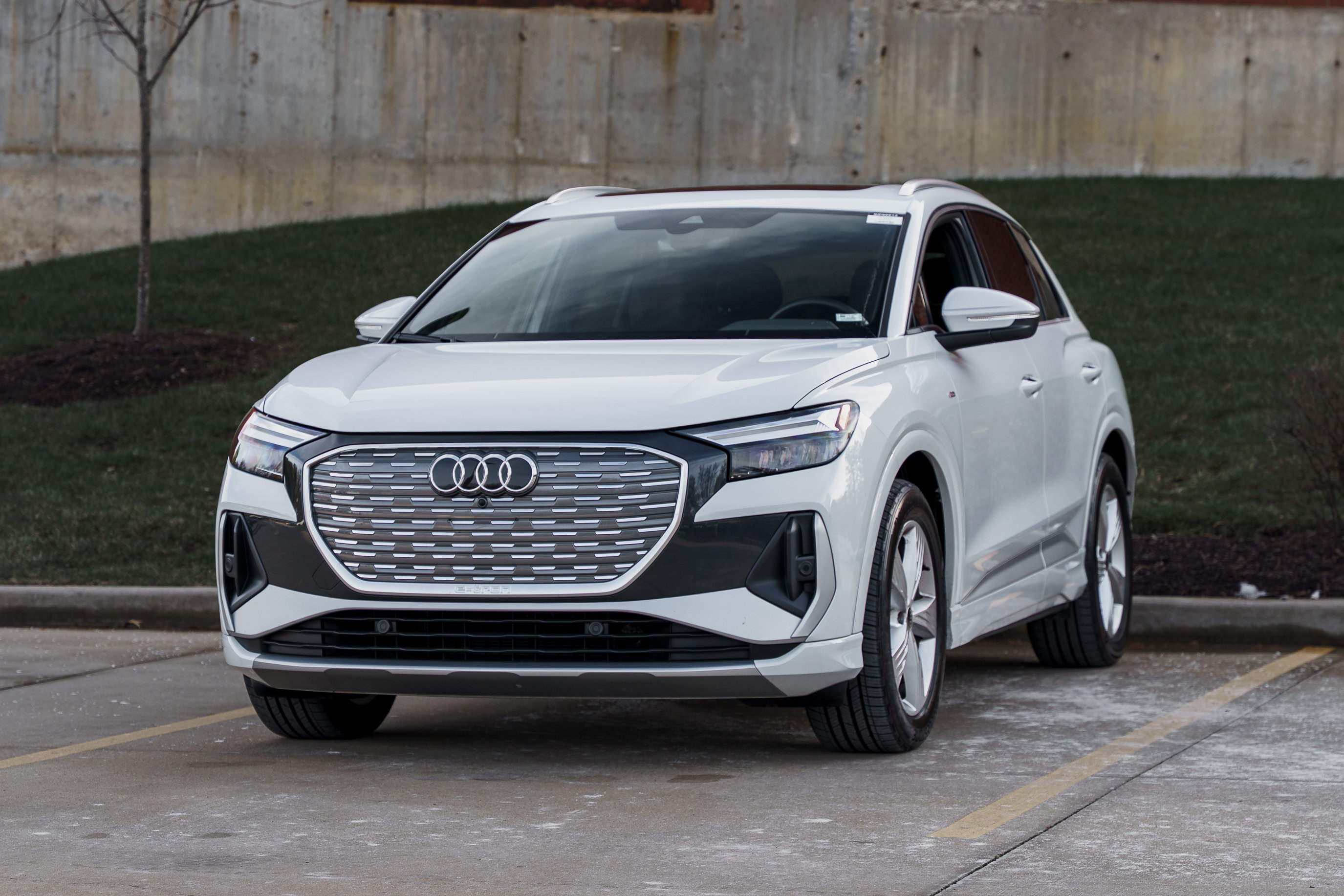 Used 2024 Audi Q4 e-tron Premium image 7