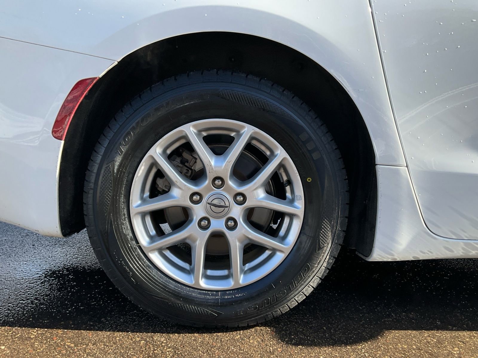 Used 2022 Chrysler Voyager LX image 21