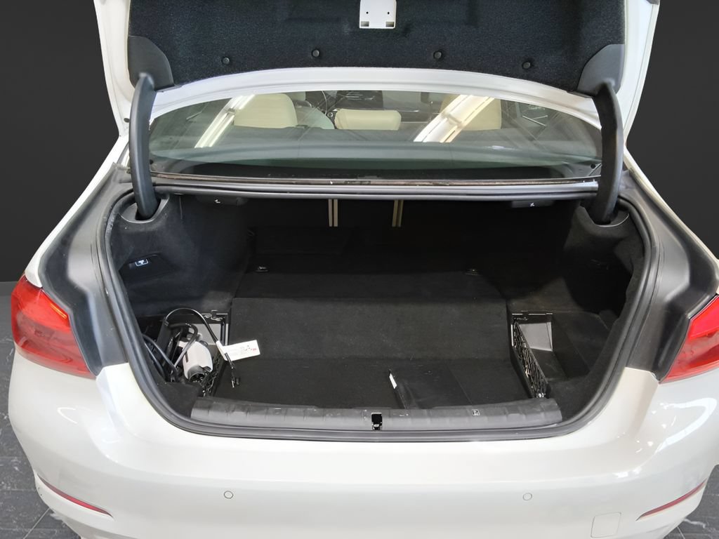 Used 2019 BMW 530e xDrive w/ Convenience Package AWD/4WD image 7