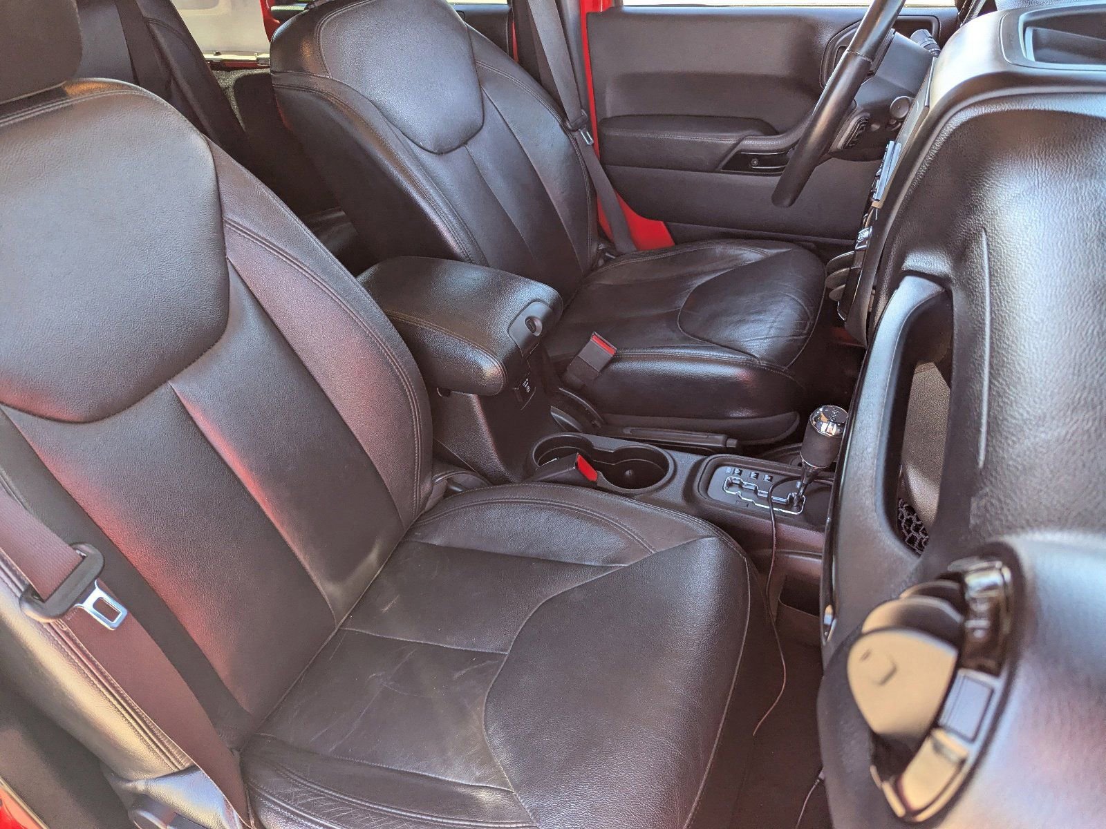 Used 2015 Jeep Wrangler Unlimited Sahara AWD/4WD image 11