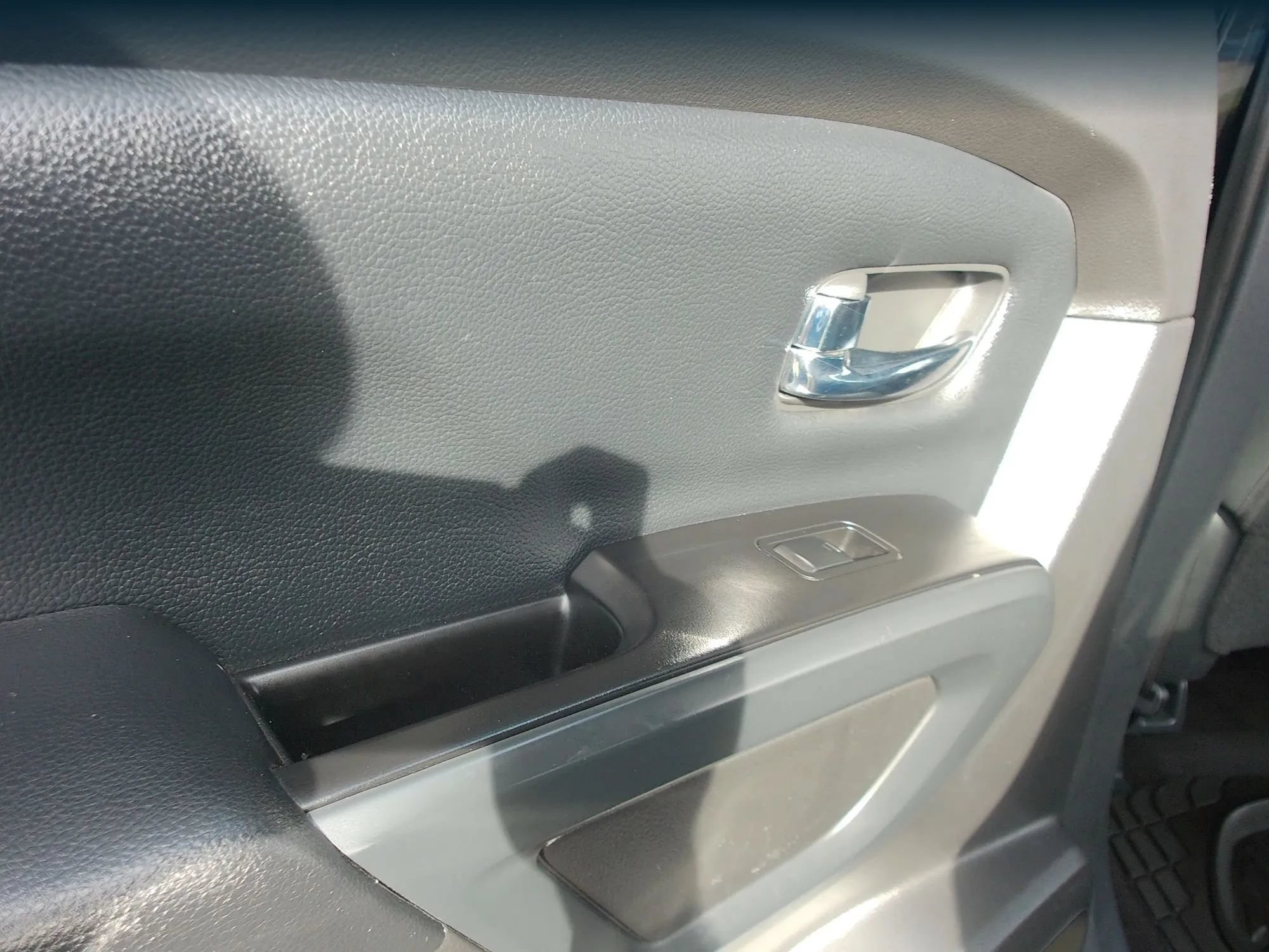 Used 2018 Nissan Titan SV w/ SV Convenience Package AWD/4WD image 28