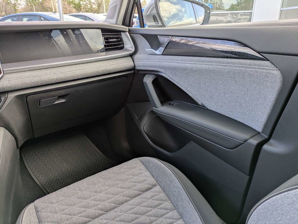 Certified 2025 Volkswagen Tiguan S w/ 18" Wheel Package image 20