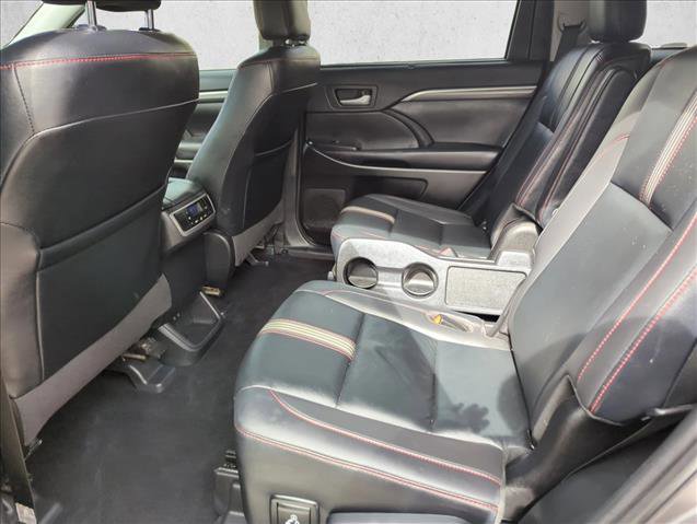 Certified 2019 Toyota Highlander SE FWD image 10