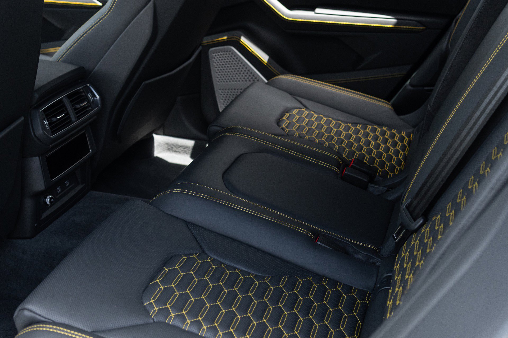 Used 2022 Lamborghini Urus AWD/4WD image 55