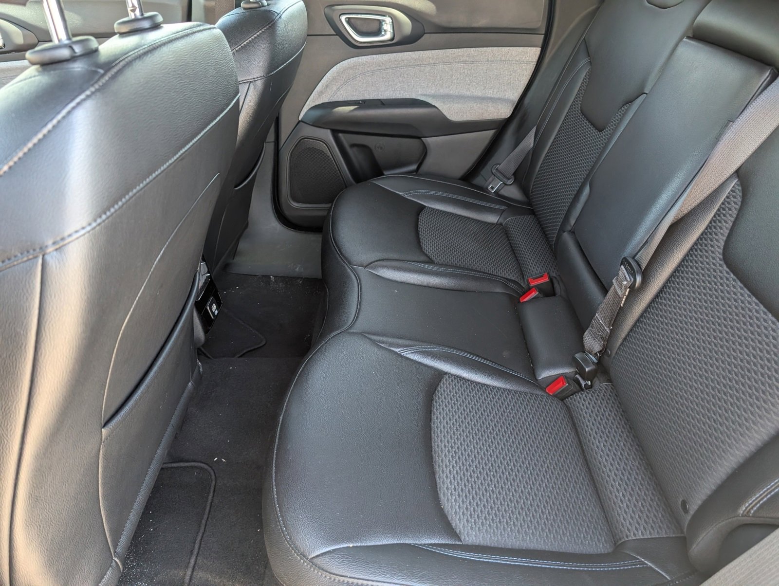 Used 2024 Jeep Compass Latitude w/ Altitude Special Edition image 5