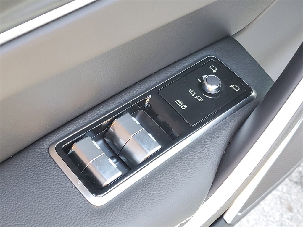 New 2026 Jaguar F-PACE R-Dynamic S image 9