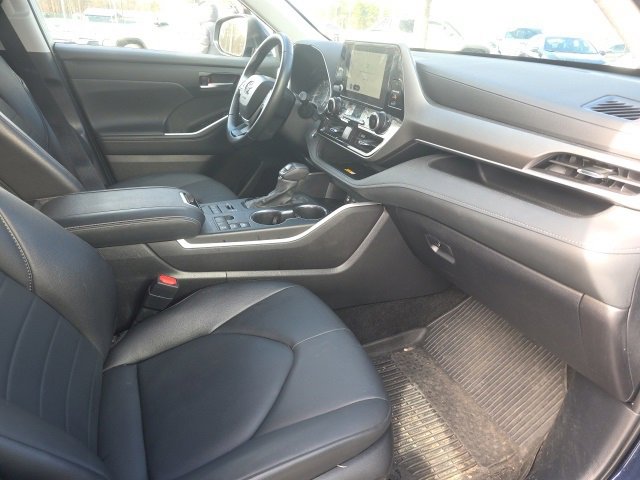 Used 2024 Toyota Highlander XLE image 14