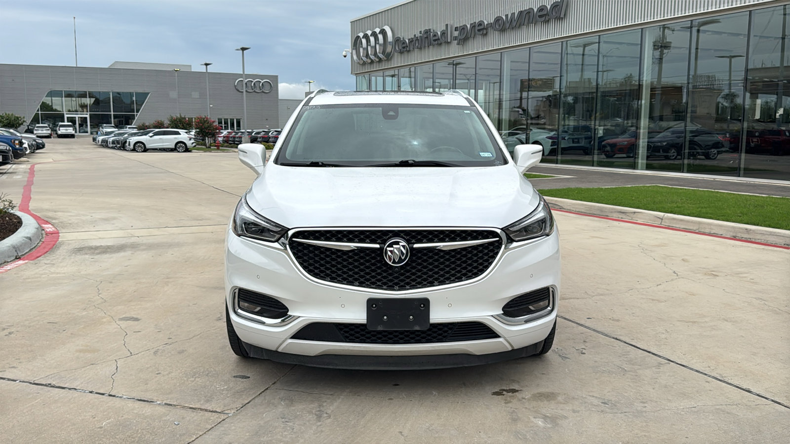 Used 2020 Buick Enclave Avenir w/ Avenir Technology Package FWD image 2