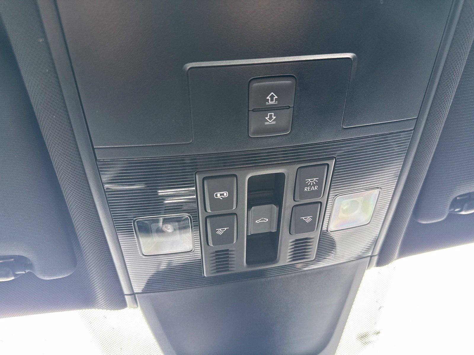 Used 2023 Volkswagen Tiguan SE R-Line FWD image 26