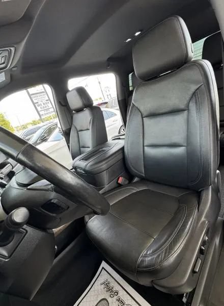 Used 2019 Chevrolet Silverado 1500 LT Trail Boss AWD/4WD image 17