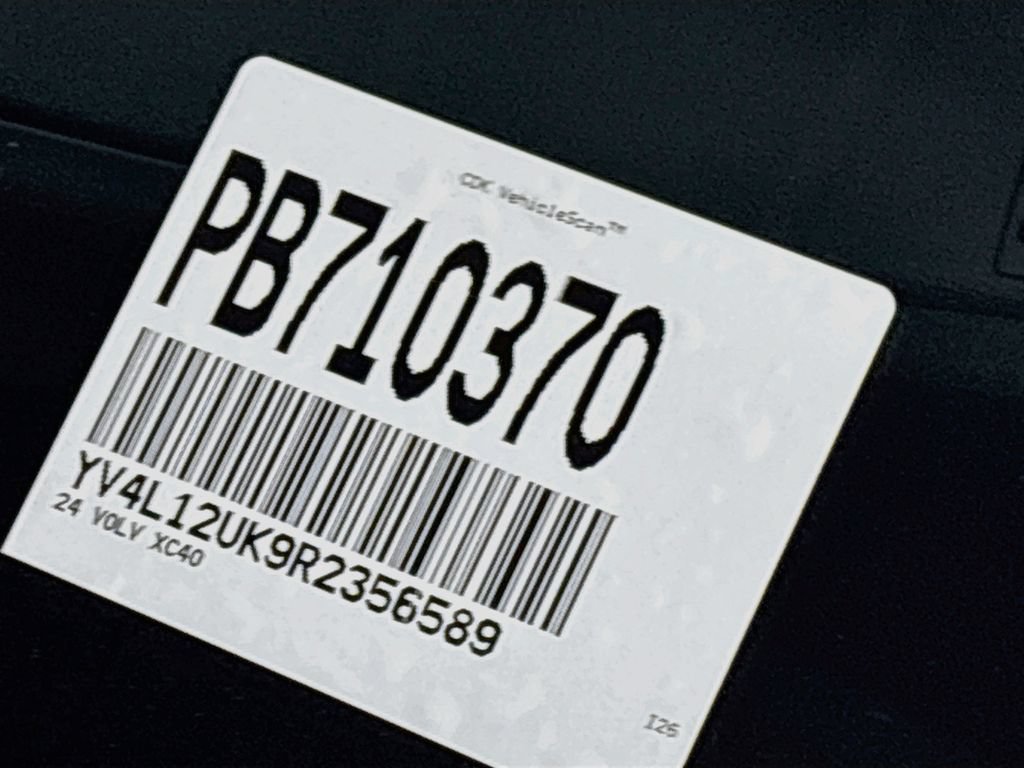 Used 2024 Volvo XC40 B5 Core AWD/4WD image 26