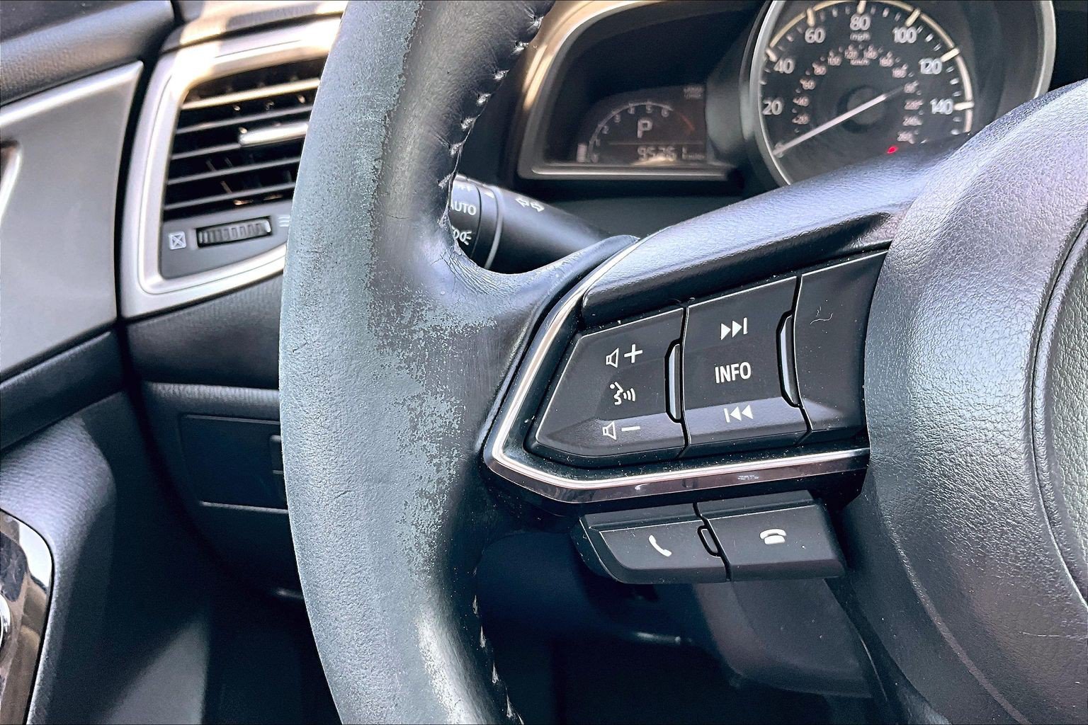 Used 2017 MAZDA MAZDA3 Touring FWD image 19
