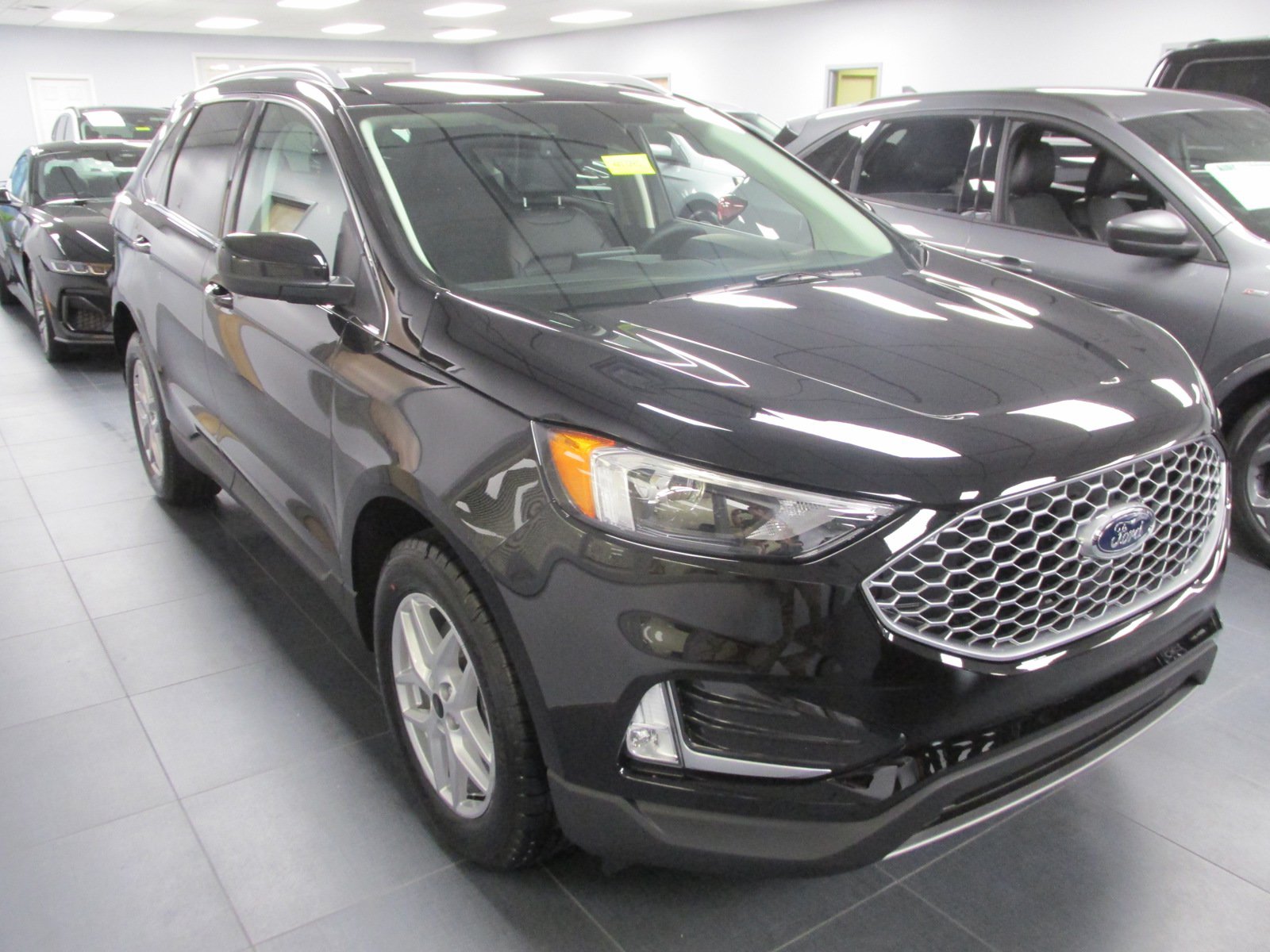 New 2024 Ford Edge SEL w/ Convenience Package AWD/4WD image 3