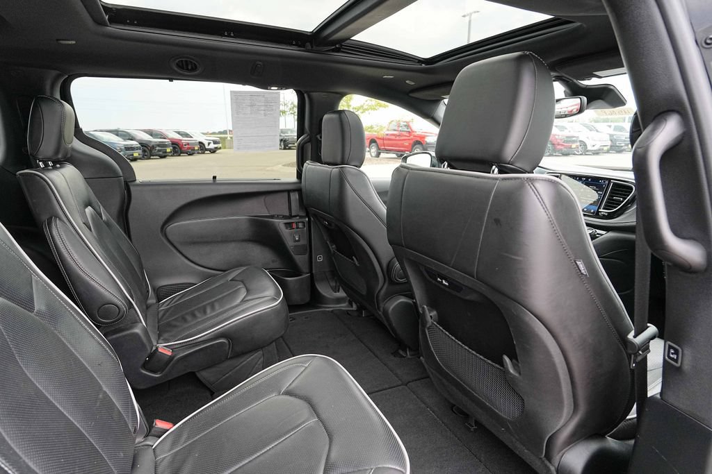 Used 2025 Chrysler Pacifica Limited FWD image 24