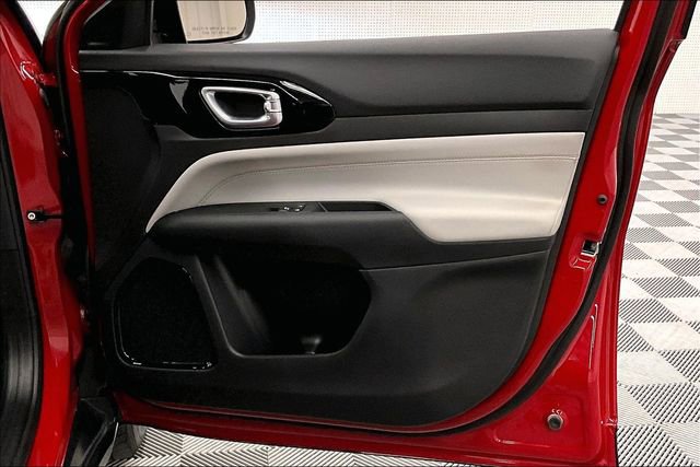 Used 2024 Jeep Compass Limited image 21