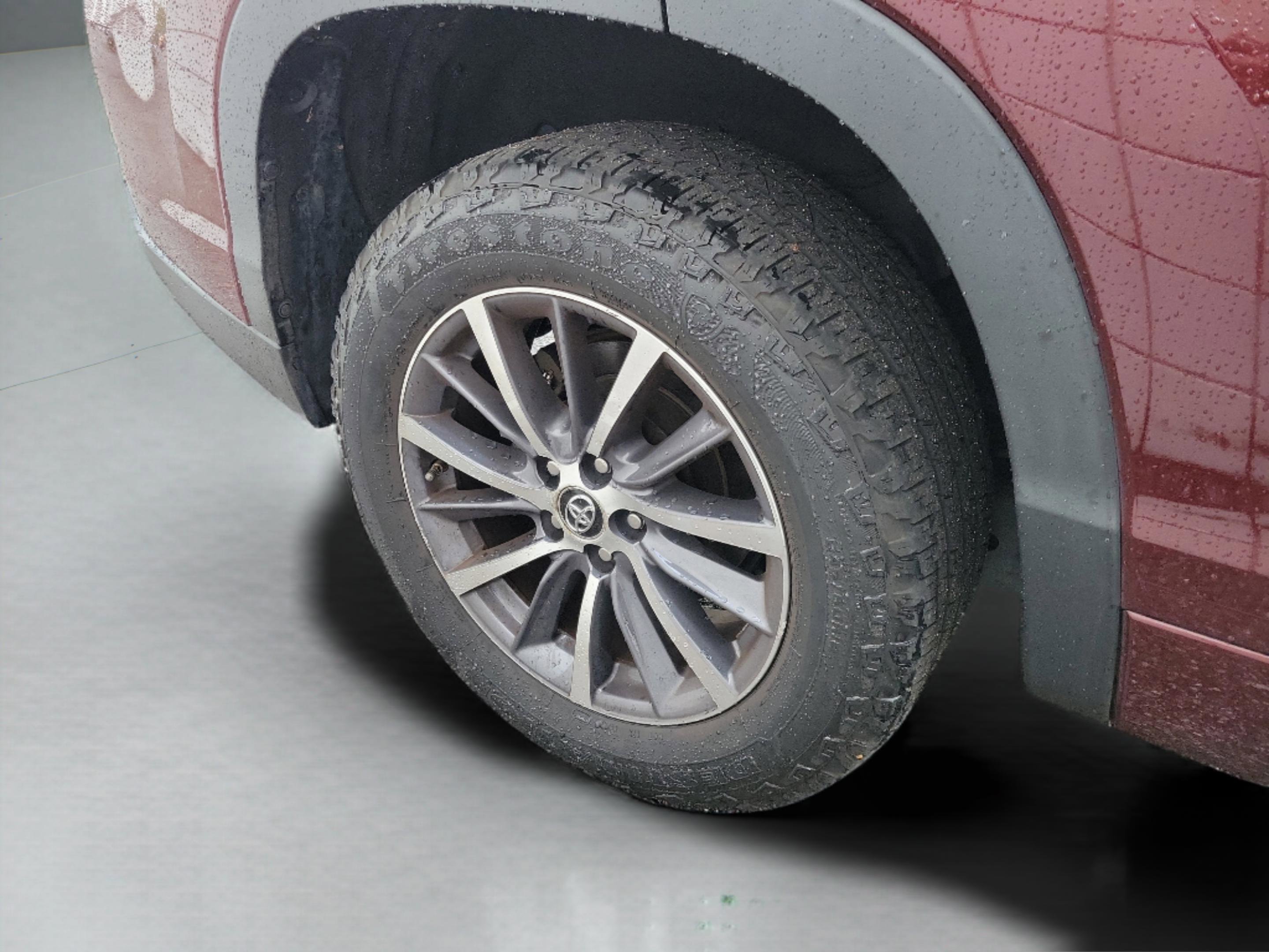 Used 2017 Toyota Highlander XLE image 28