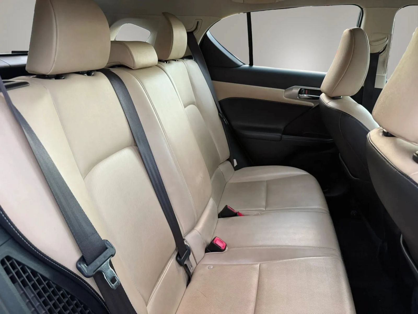Used 2014 Lexus CT 200h FWD image 30