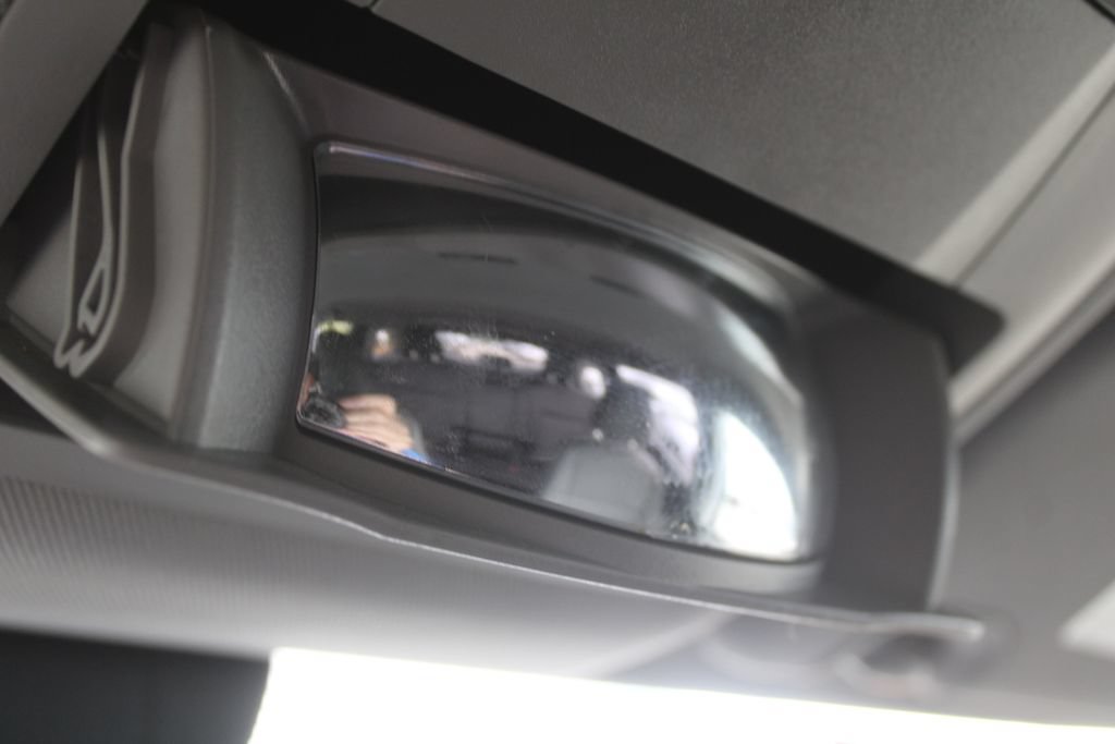 Used 2019 Toyota Highlander LE FWD image 48
