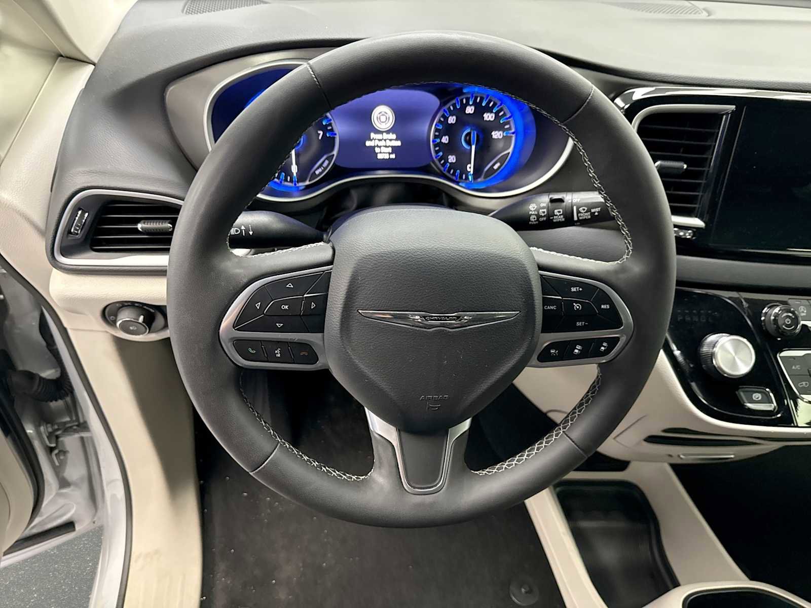 Used 2024 Chrysler Pacifica Touring-L image 17