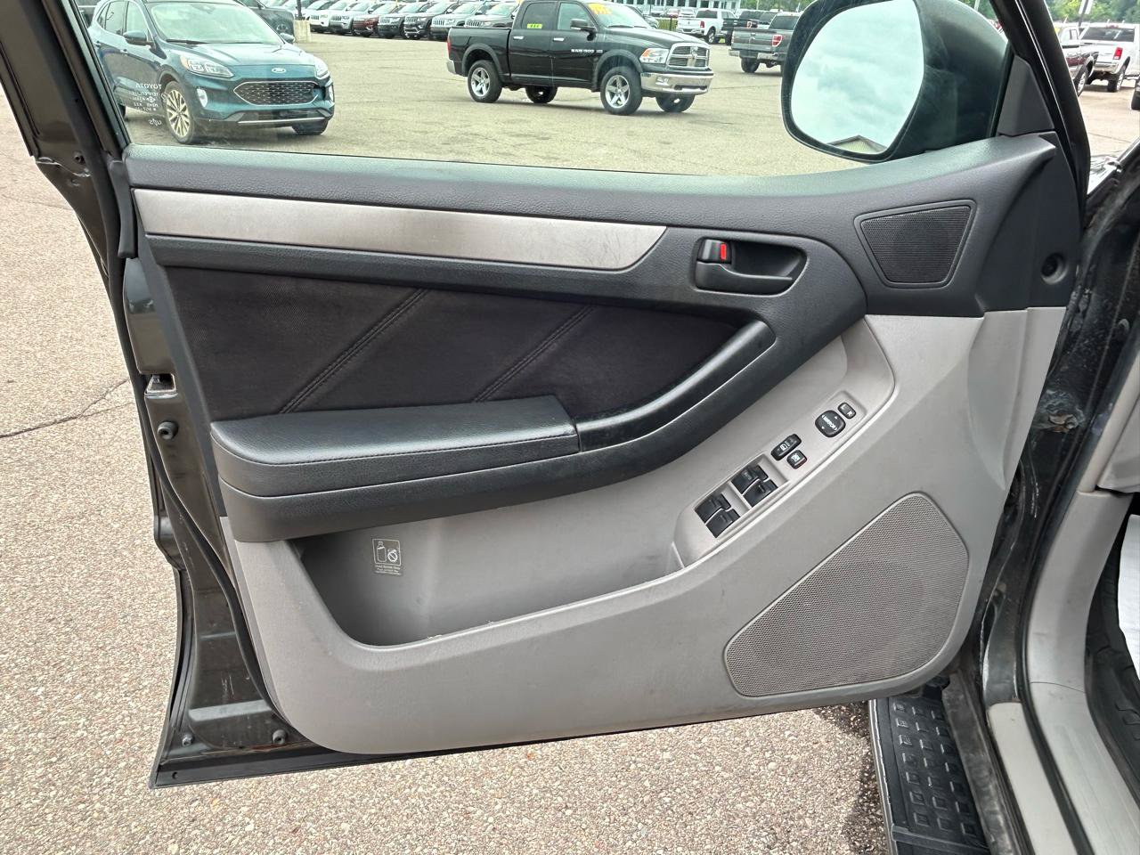 Used 2007 Toyota 4Runner SR5 AWD/4WD image 14