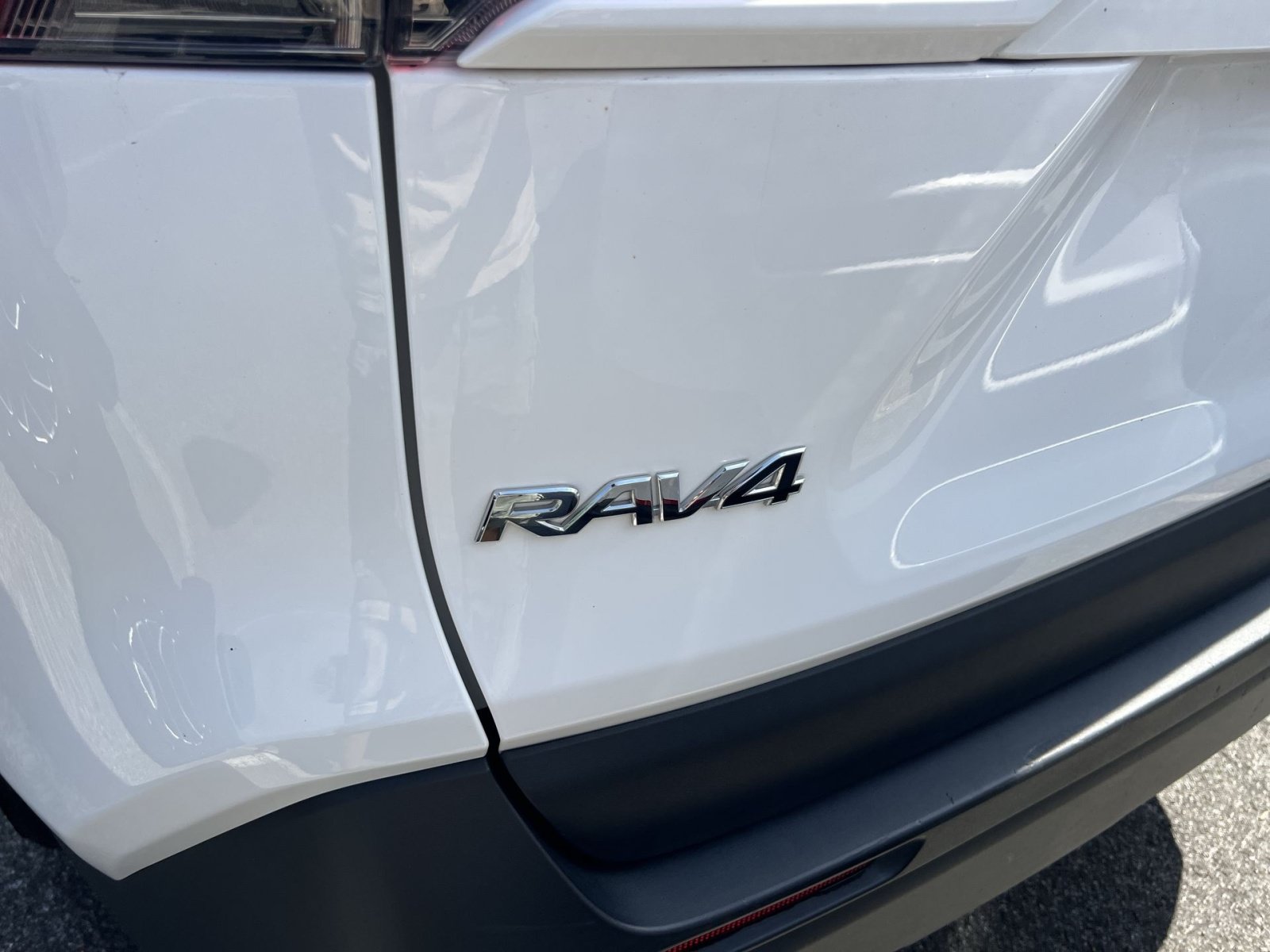 Used 2025 Toyota RAV4 LE AWD/4WD image 21
