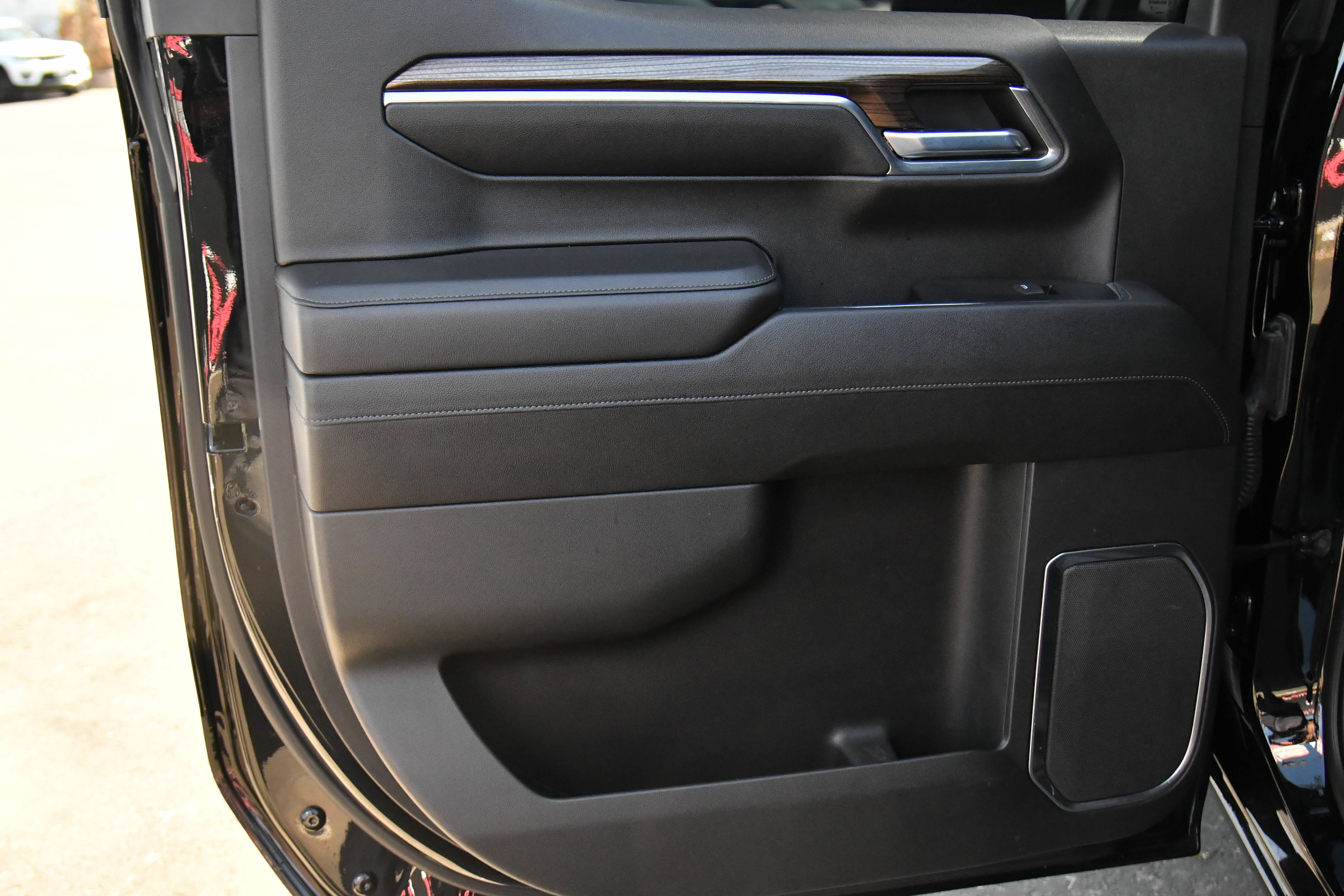 Used 2022 Chevrolet Silverado 1500 LT AWD/4WD image 34