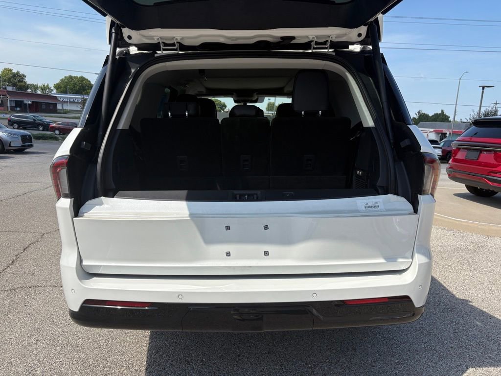 New 2025 Lincoln Navigator Reserve w/ Jet Appearance Package image 16