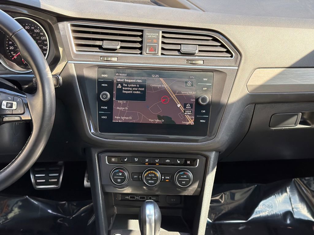 Used 2018 Volkswagen Tiguan SEL w/ R-Line Package image 20
