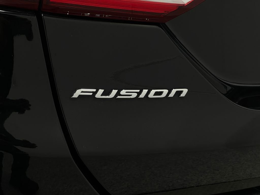 Used 2017 Ford Fusion SE w/ Fusion SE Technology Package image 34