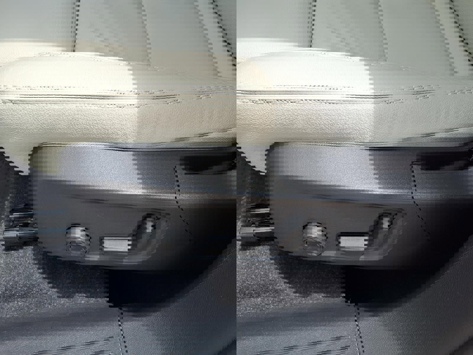 Certified 2023 Volvo XC40 B5 Plus w/ Driver Assist Package image 23