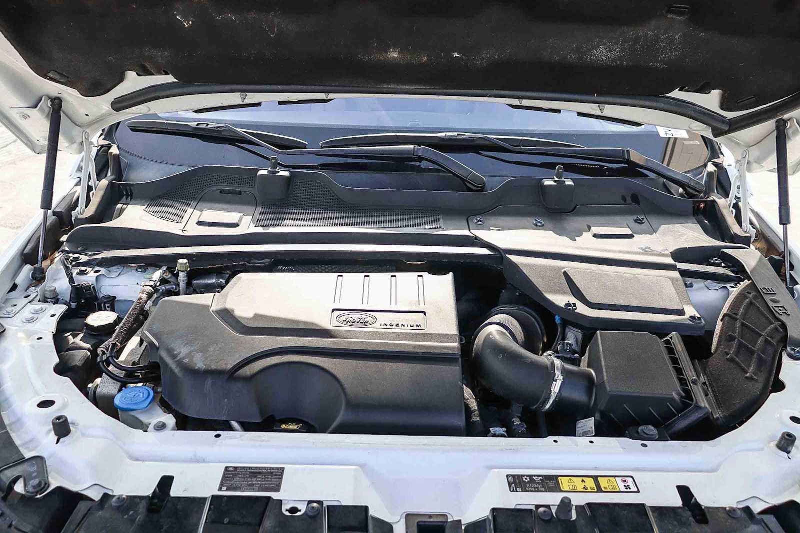 Used 2018 Land Rover Discovery Sport HSE image 28