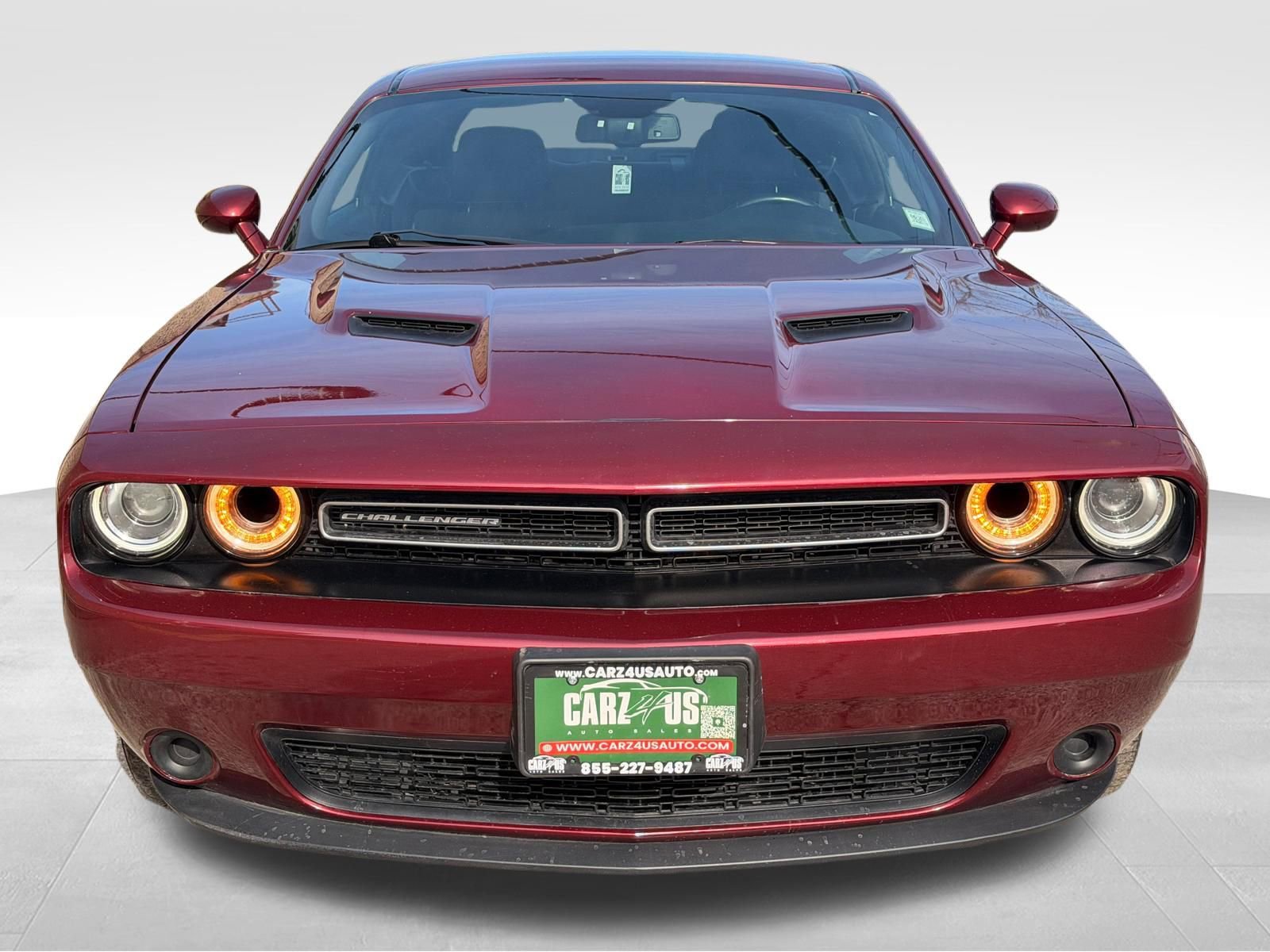 Used 2018 Dodge Challenger SXT RWD image 2